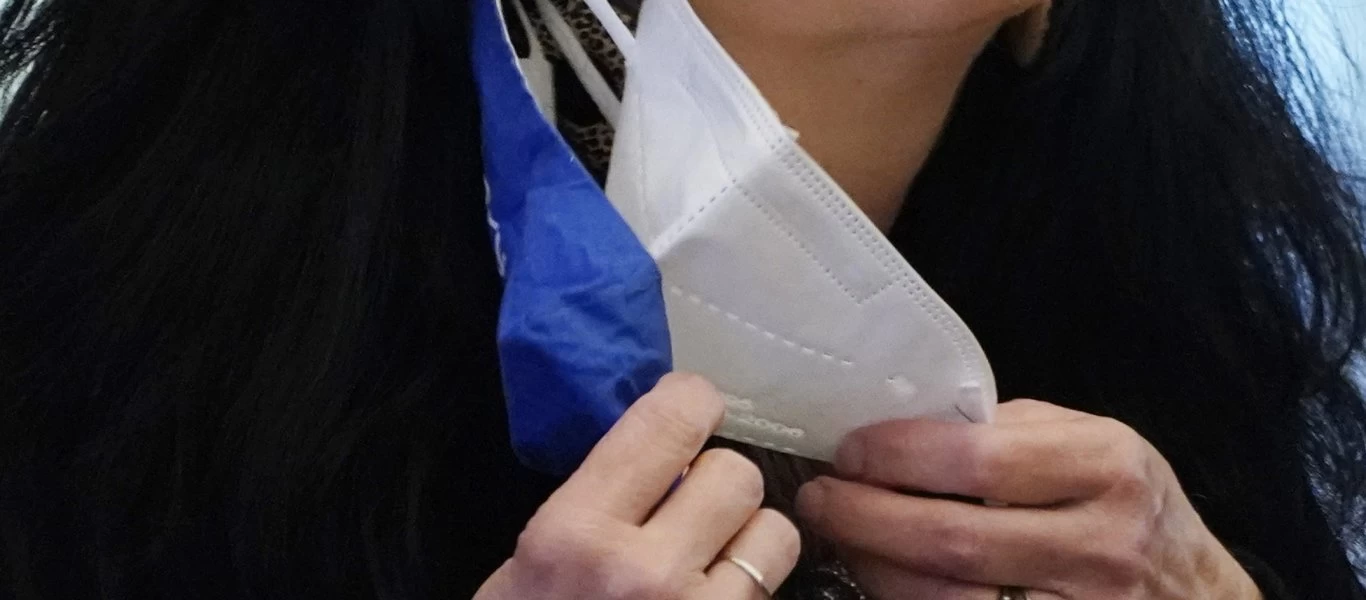 Παράνοια: Σκέψεις για υποχρεωτική χρήση 2πλης μάσκας - Επόμενο βήμα η απαγόρευση της αναπνοής;